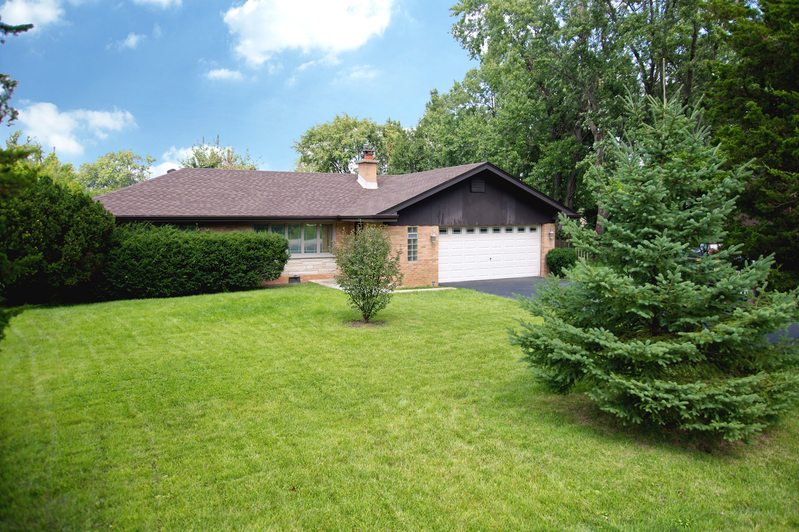 16w320 94th Street Property Photo 1