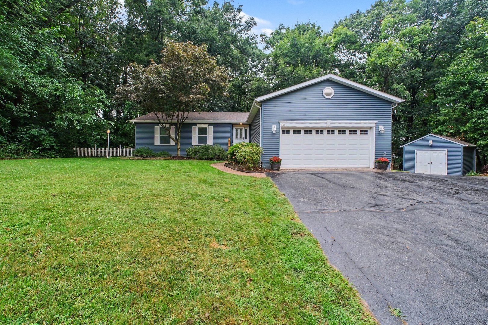 638 Hazelwood Path Property Photo 3