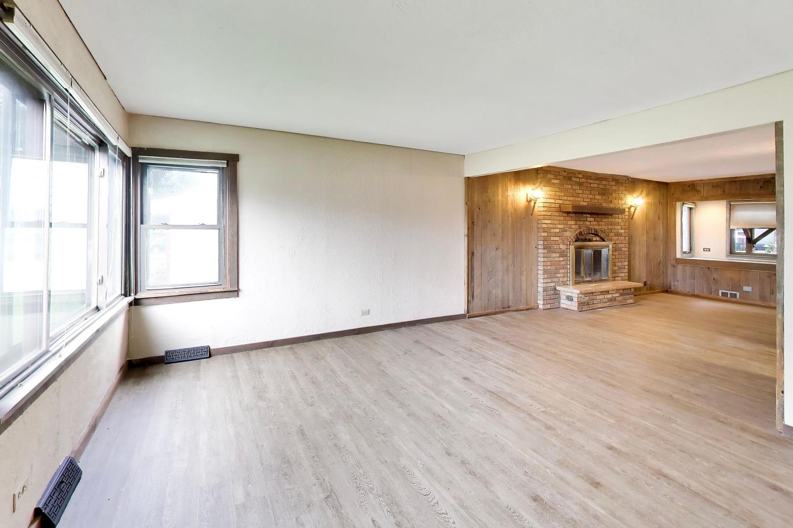 3040 N Wolf Road Property Photo 4