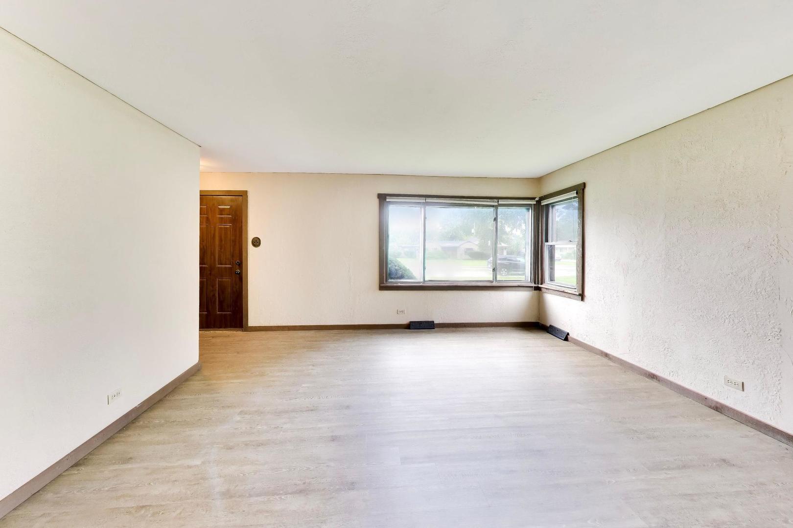 3040 N Wolf Road Property Photo 5