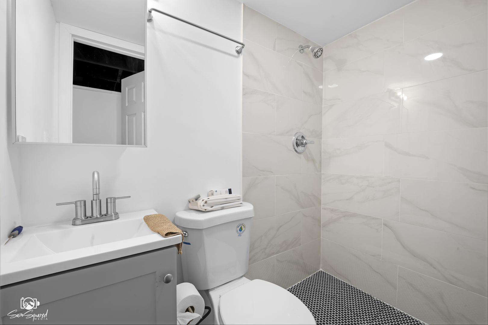 18430 Chicago Avenue Property Photo 9