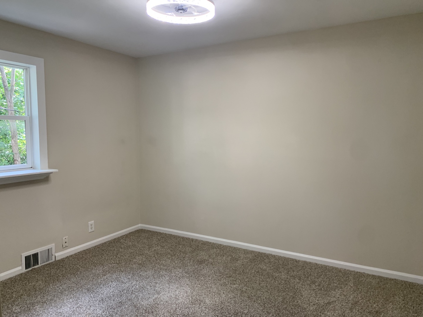 949 Harriet Avenue Property Photo 8