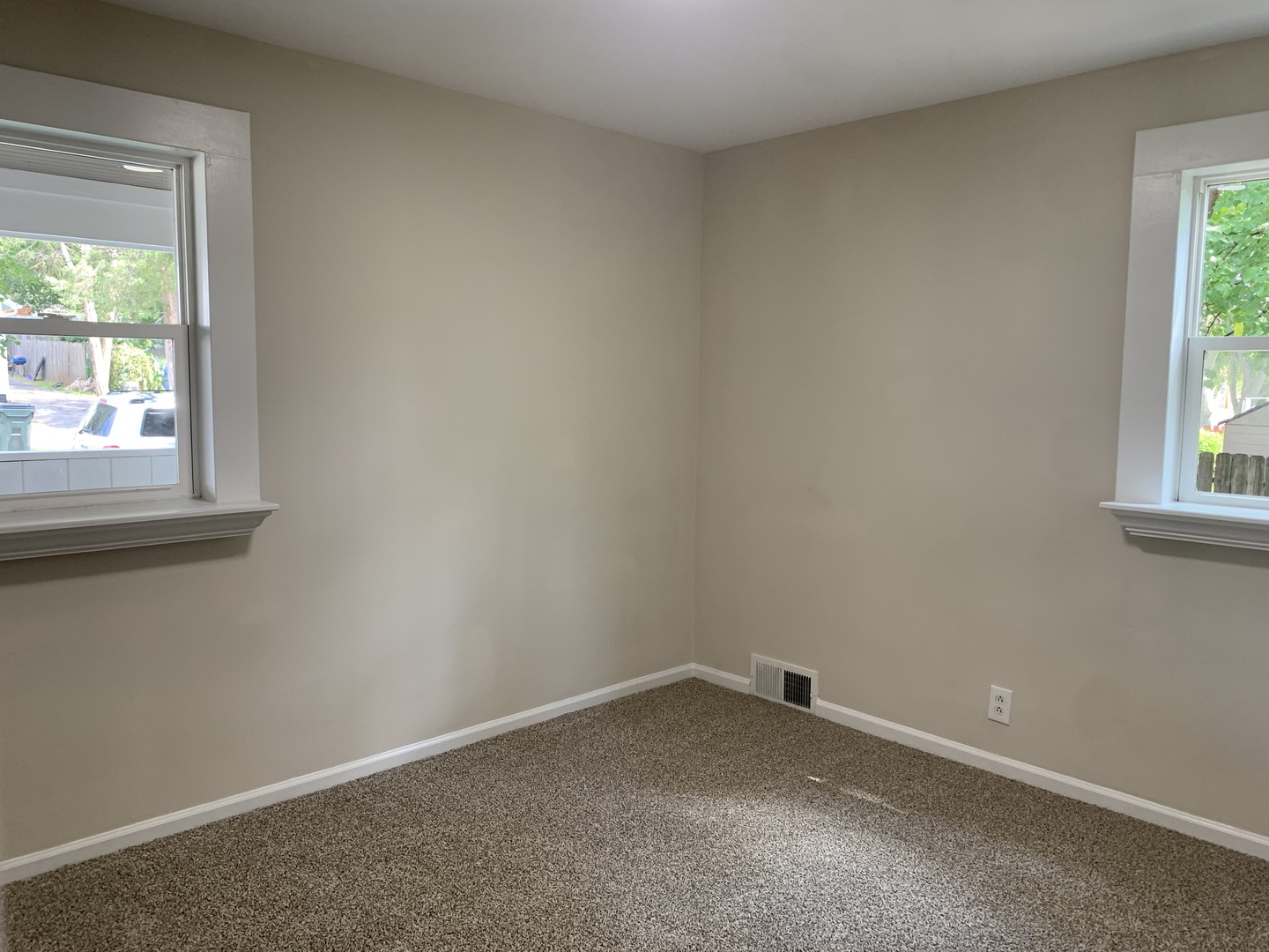 949 Harriet Avenue Property Photo 9