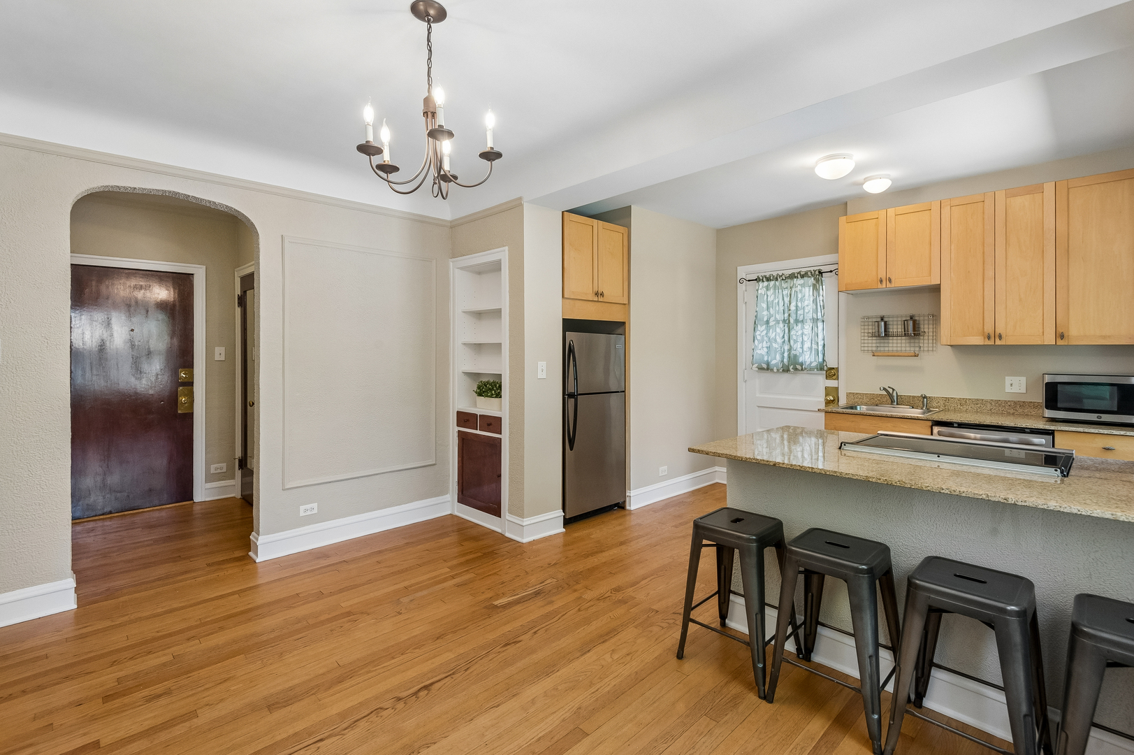2018 W Greenleaf Avenue 1f Property Photo 5