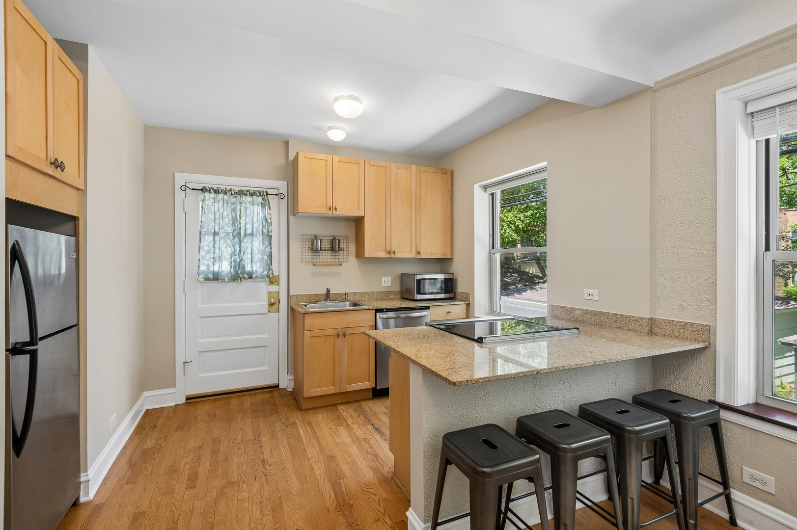 2018 W Greenleaf Avenue 1f Property Photo 8
