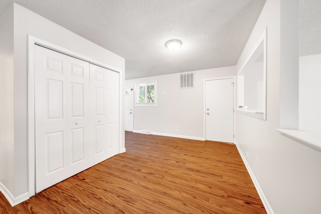 14433 Springfield Avenue Property Photo 9
