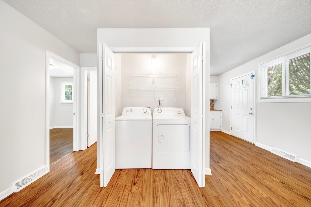 14433 Springfield Avenue Property Photo 10