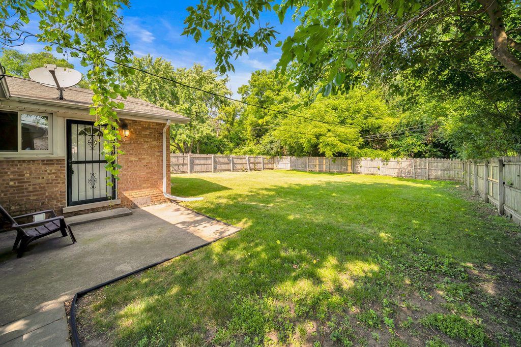 14433 Springfield Avenue Property Photo 13