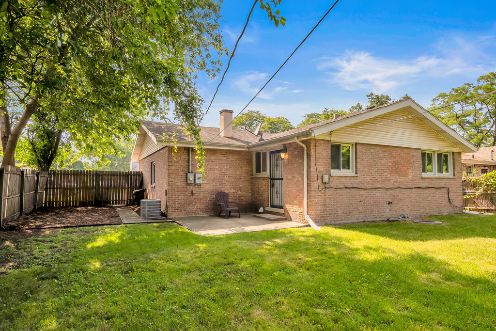 14433 Springfield Avenue Property Photo 14