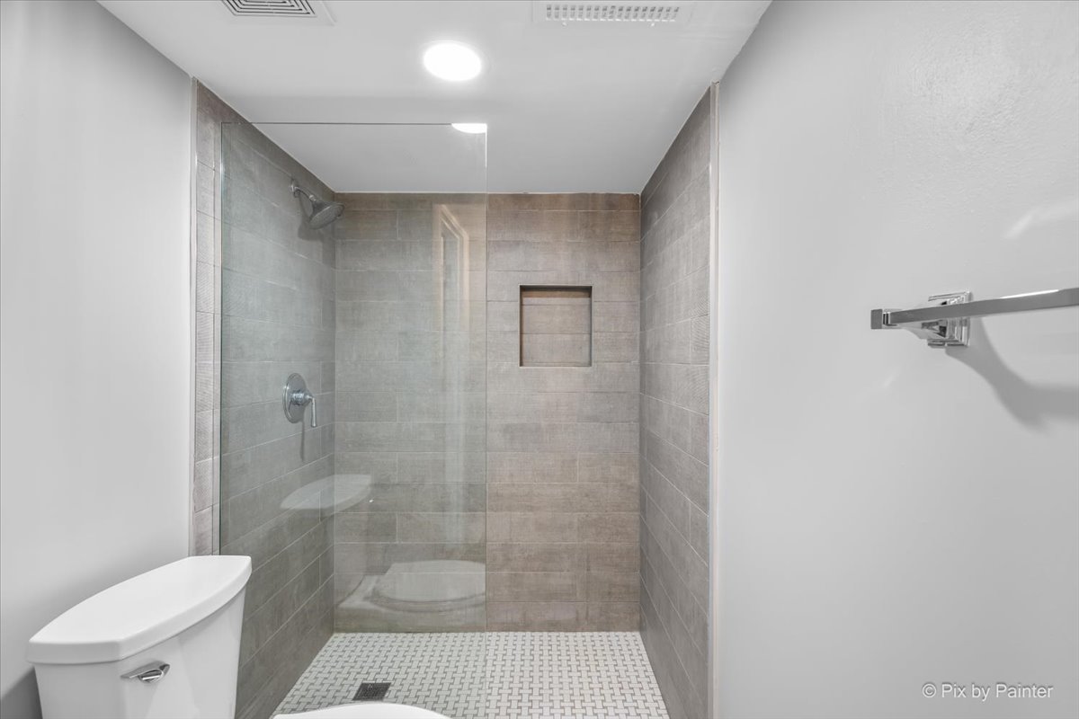506 Lakepoint Drive Property Photo 15