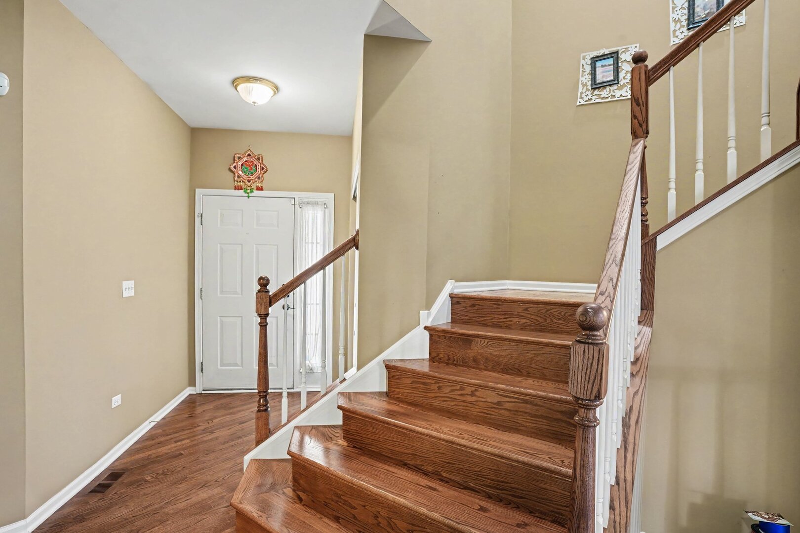 444 Vaughn Circle Property Photo 2
