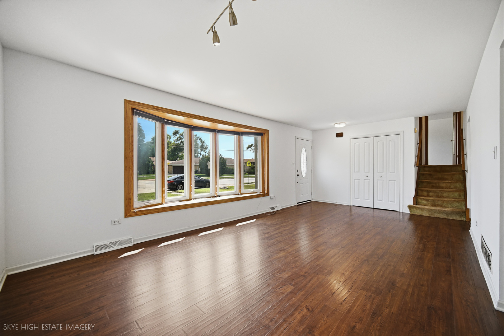 7040 W 107th Street Property Photo 2