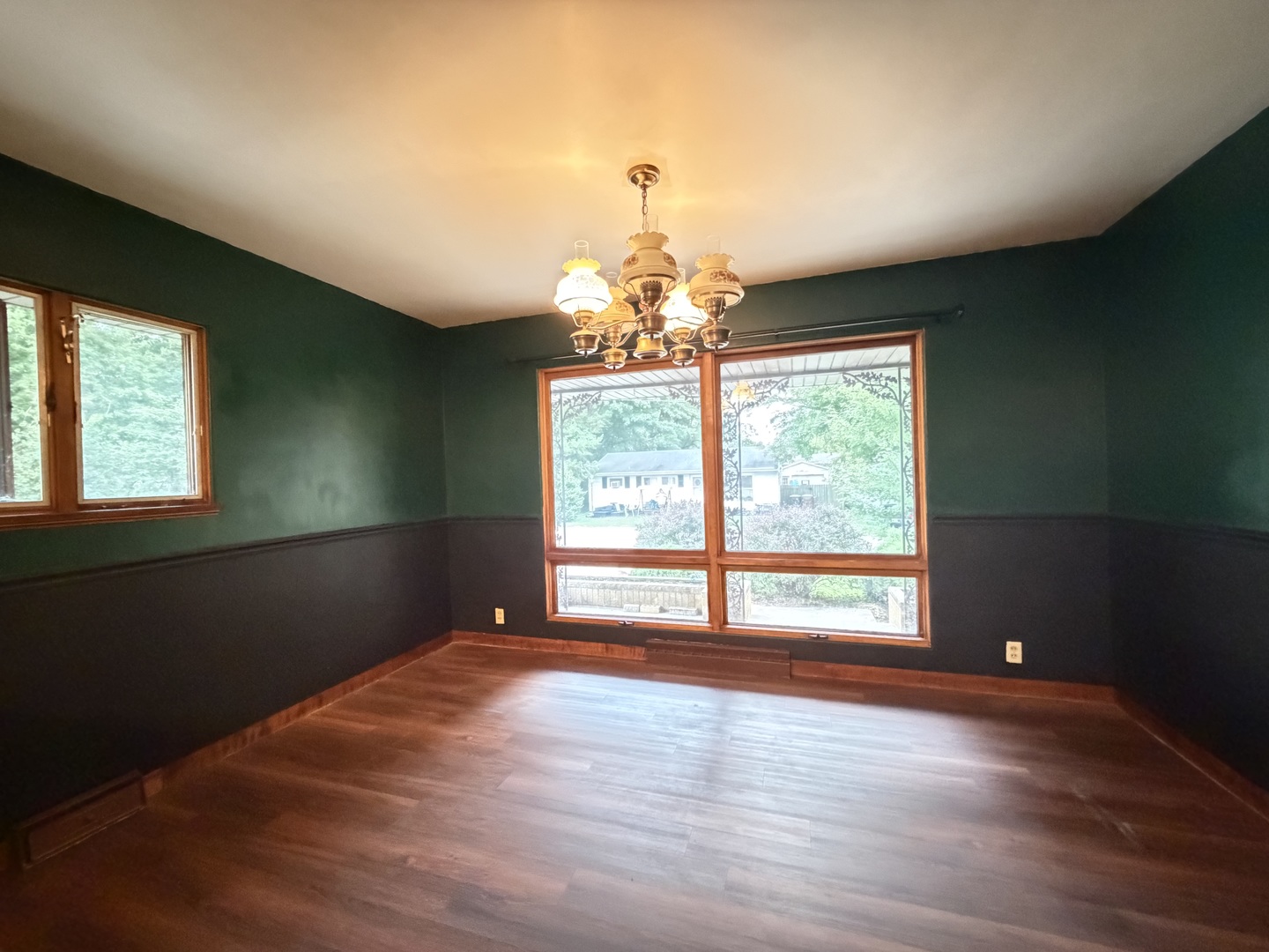 909 W Washington Street Property Photo 3
