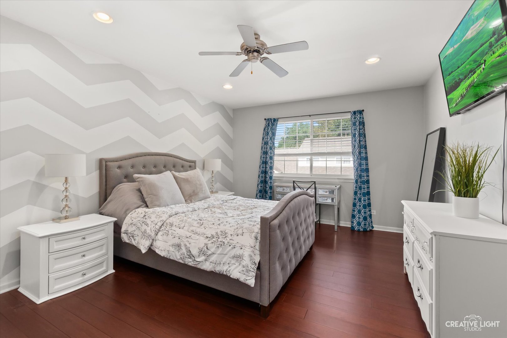 343 Capitol Drive Property Photo 6
