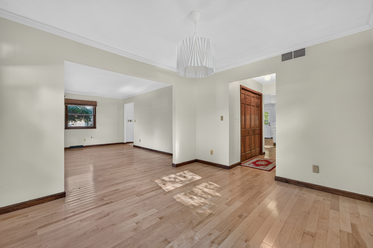 5555 Roanoke Road Property Photo 7