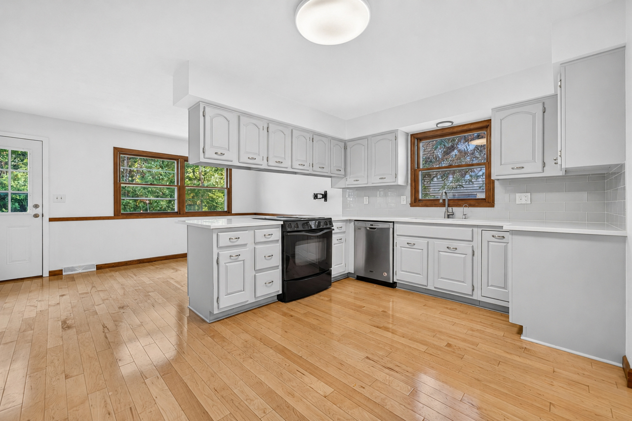 5555 Roanoke Road Property Photo 8