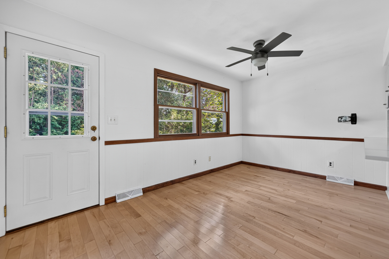 5555 Roanoke Road Property Photo 10