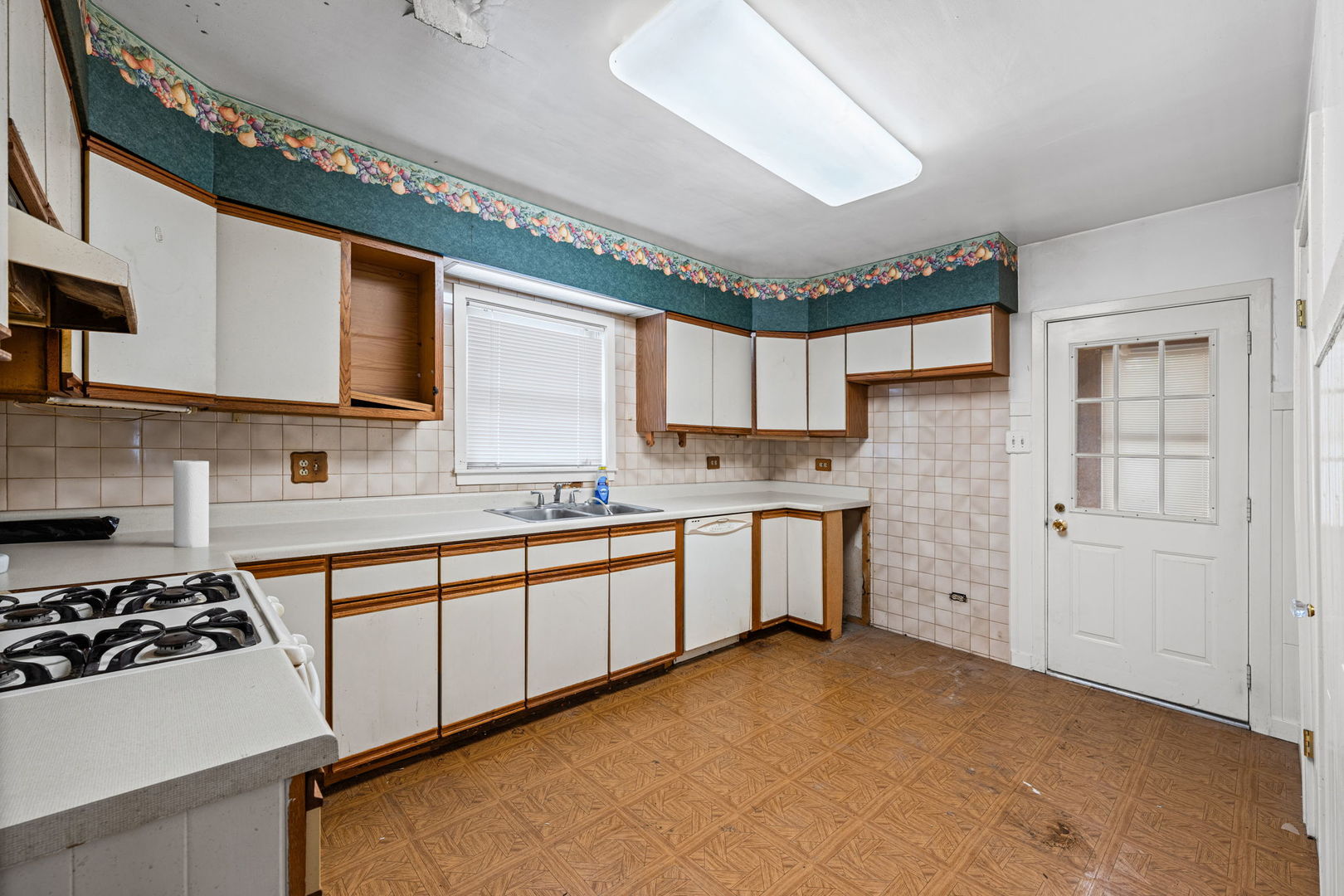 3314 N Kenneth Avenue Property Photo 6