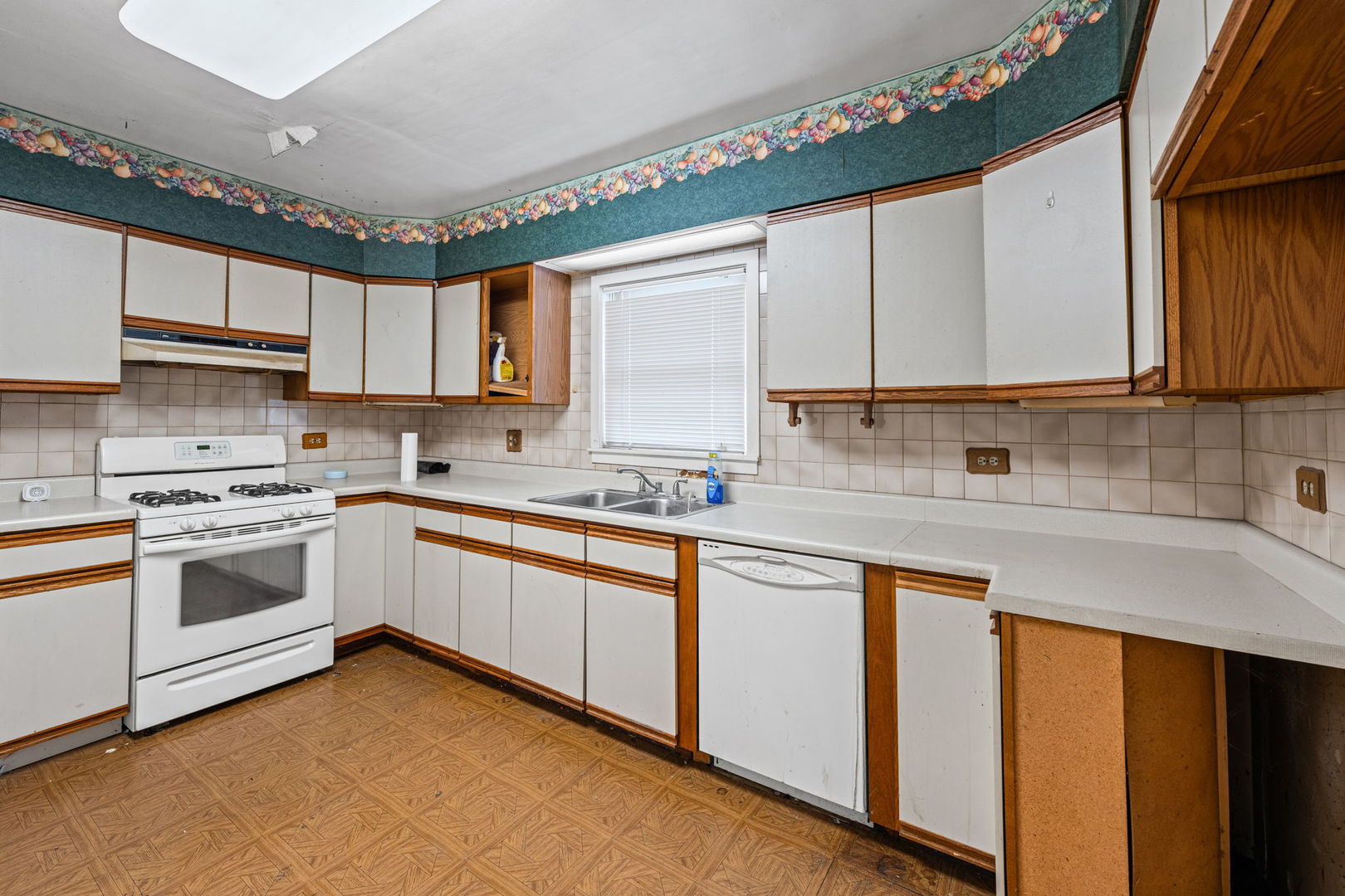 3314 N Kenneth Avenue Property Photo 7