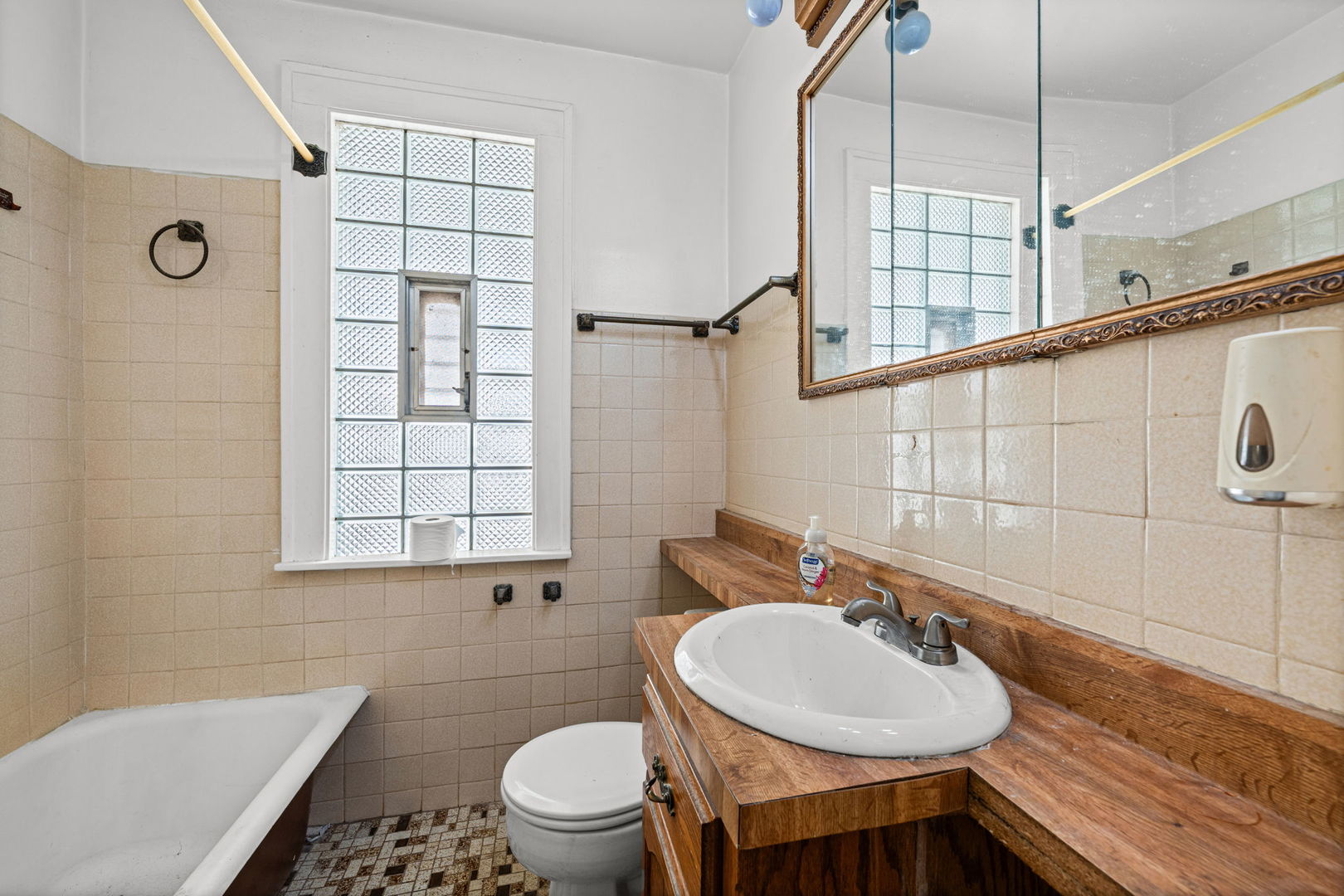 3314 N Kenneth Avenue Property Photo 12