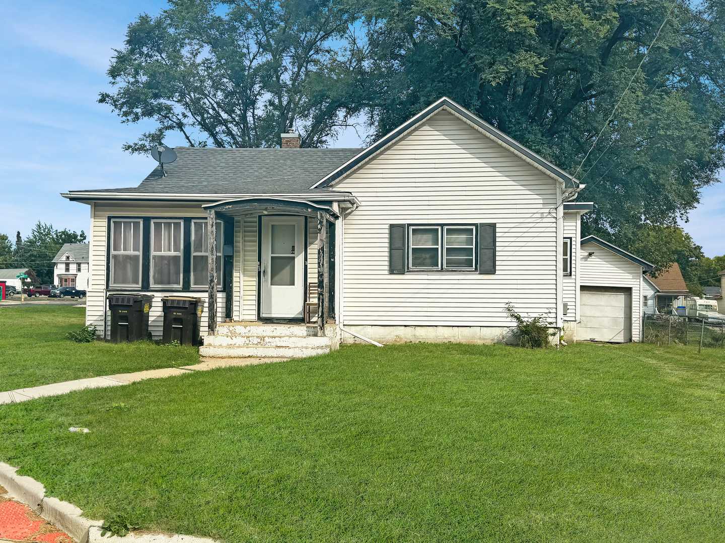 611 S Adams Avenue Property Photo 1