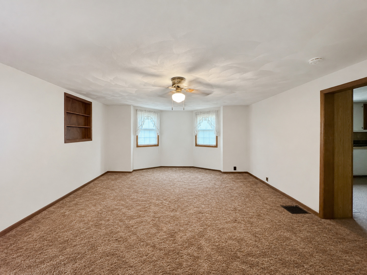 611 S Adams Avenue Property Photo 5