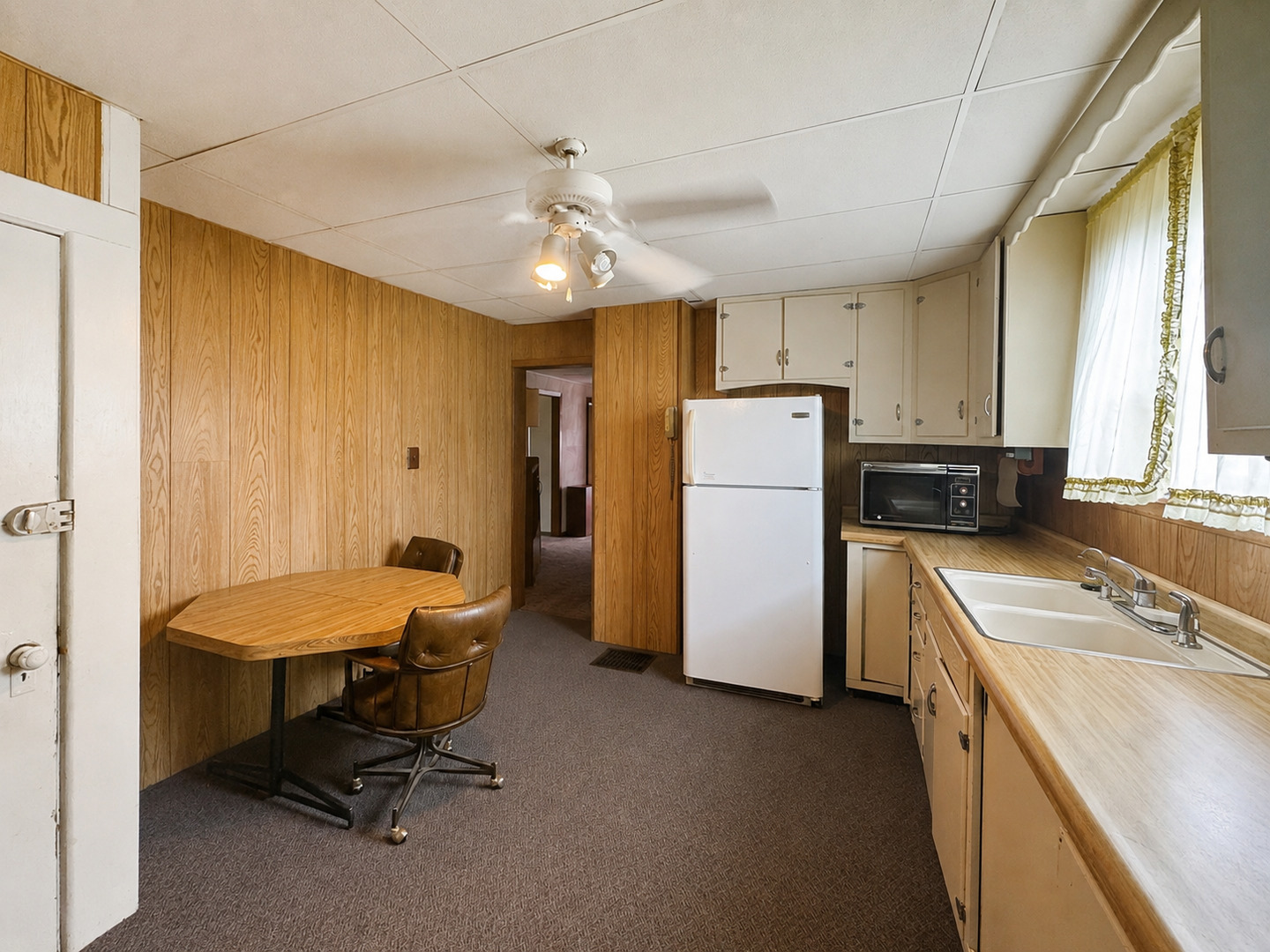 611 S Adams Avenue Property Photo 9
