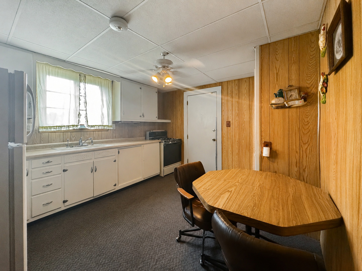 611 S Adams Avenue Property Photo 10