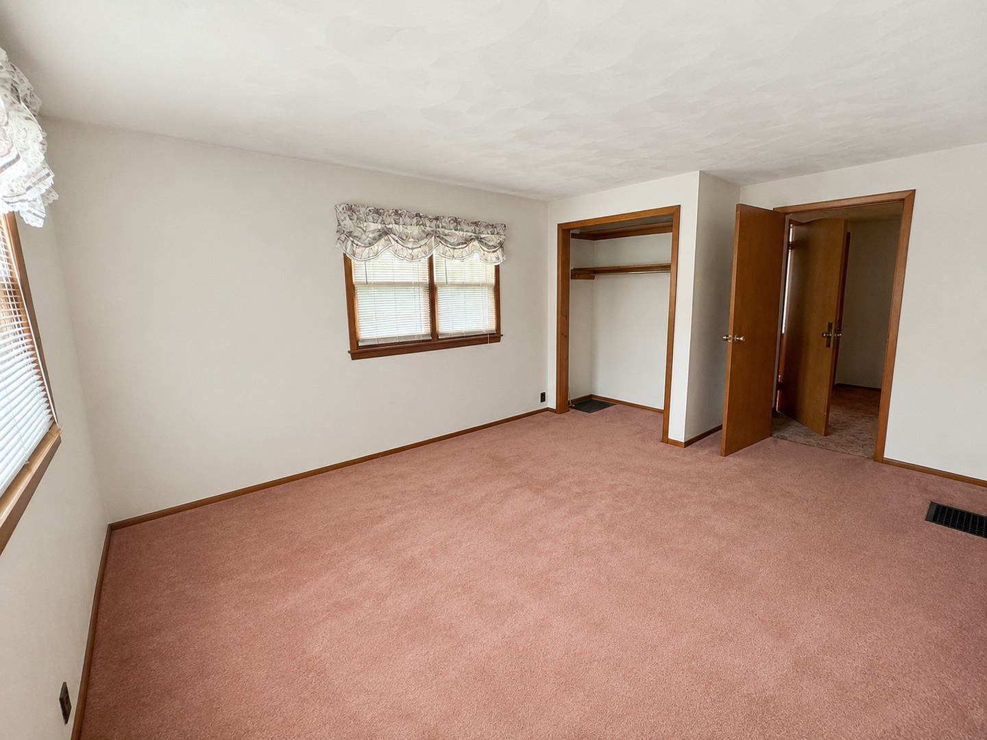 611 S Adams Avenue Property Photo 11