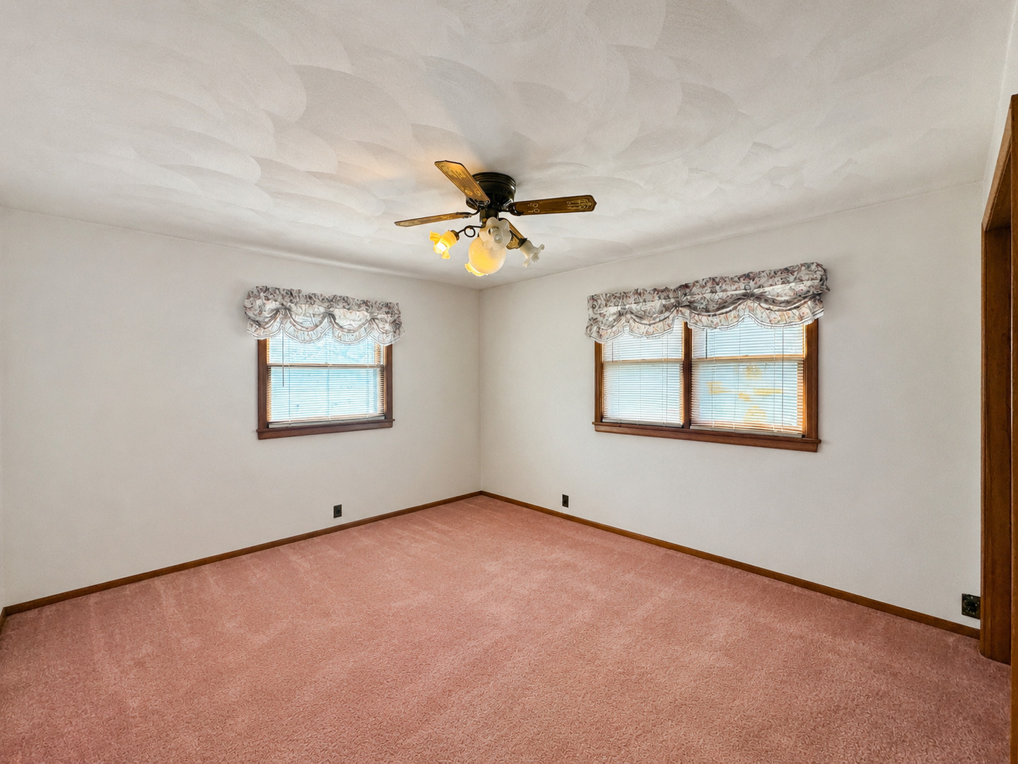 611 S Adams Avenue Property Photo 12