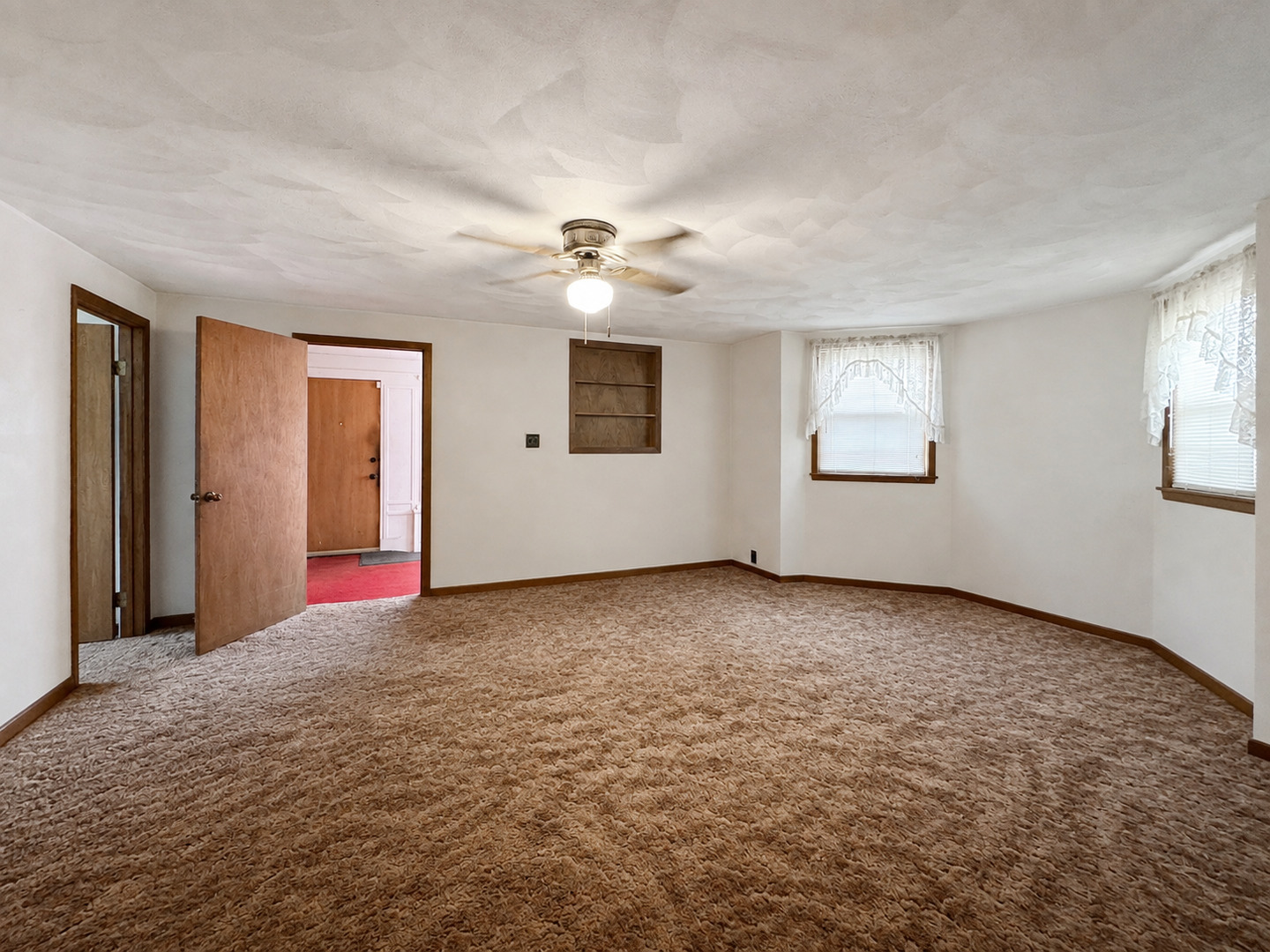 611 S Adams Avenue Property Photo 13