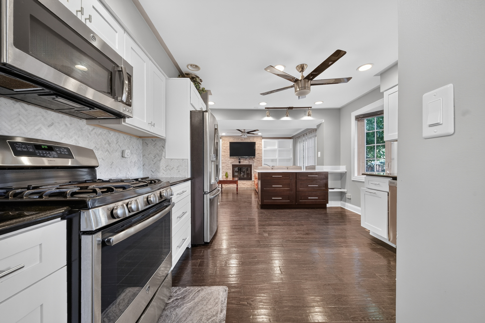 7314 S 86th Avenue Property Photo 2