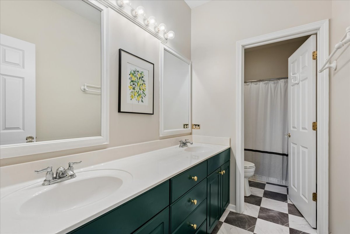 724 S Batavia Avenue Property Photo 23