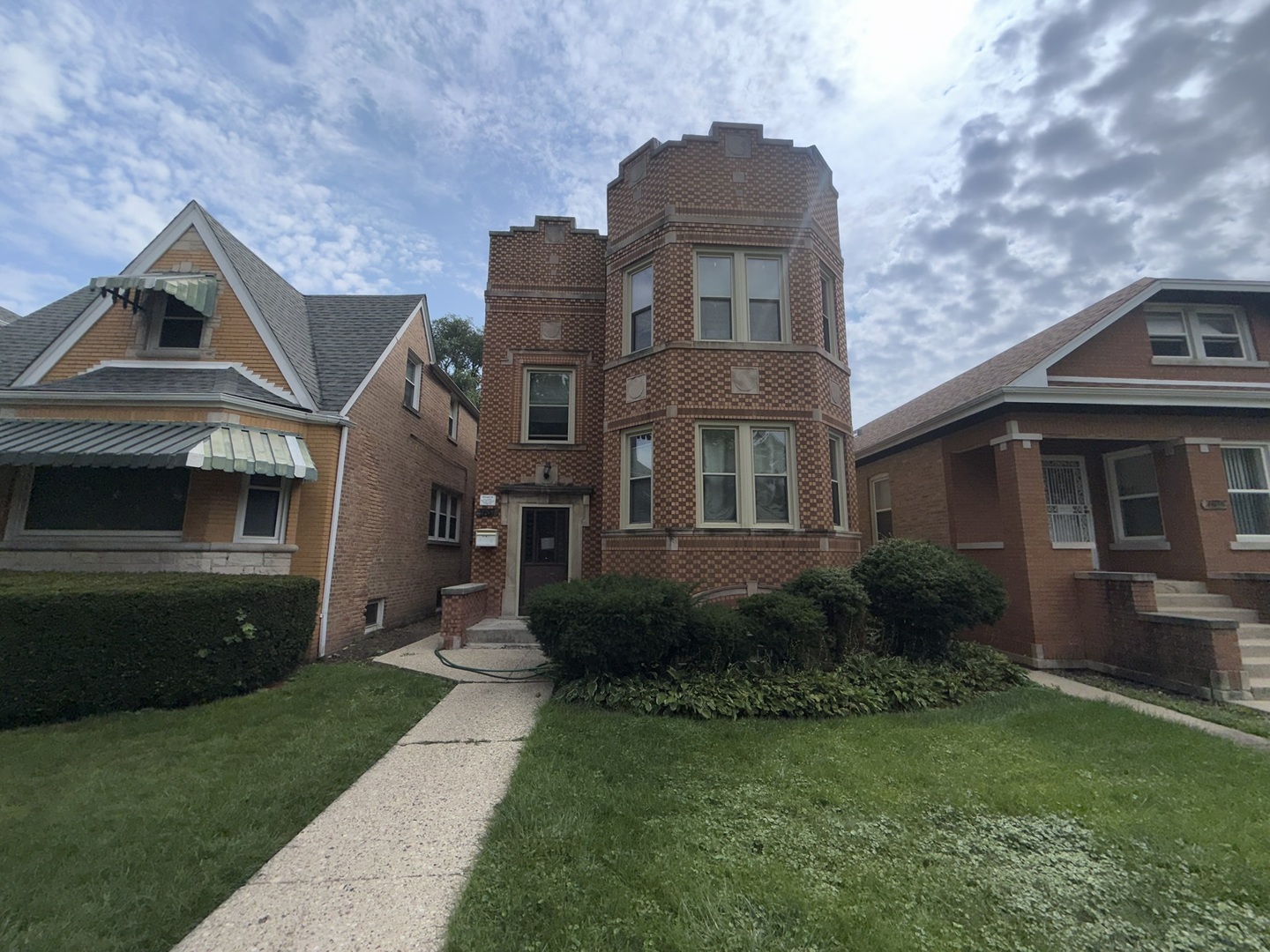 1637 N Sayre Avenue Property Photo 1
