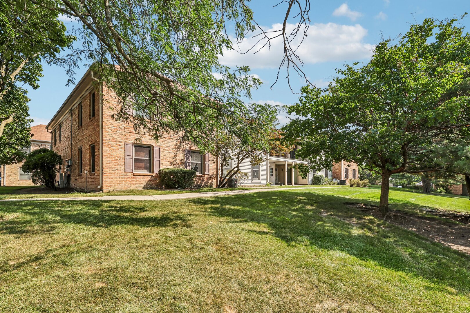 1760 Bristol Walk Walk B Property Photo 1