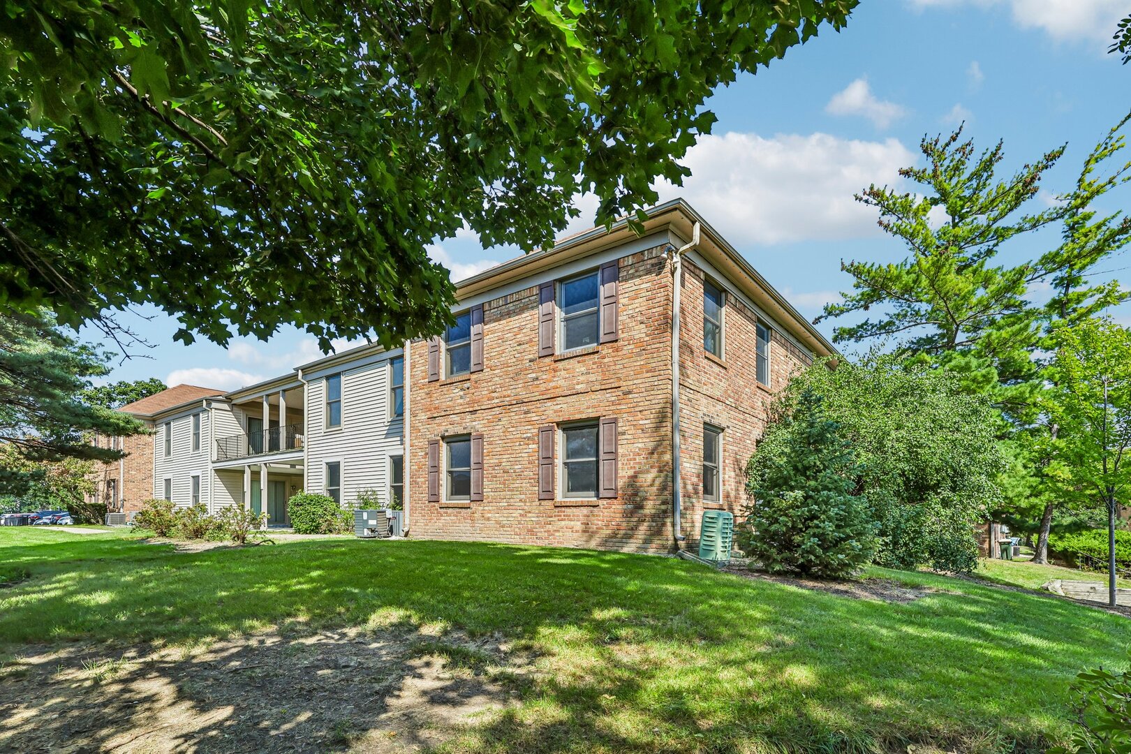 1760 Bristol Walk B Property Photo 2
