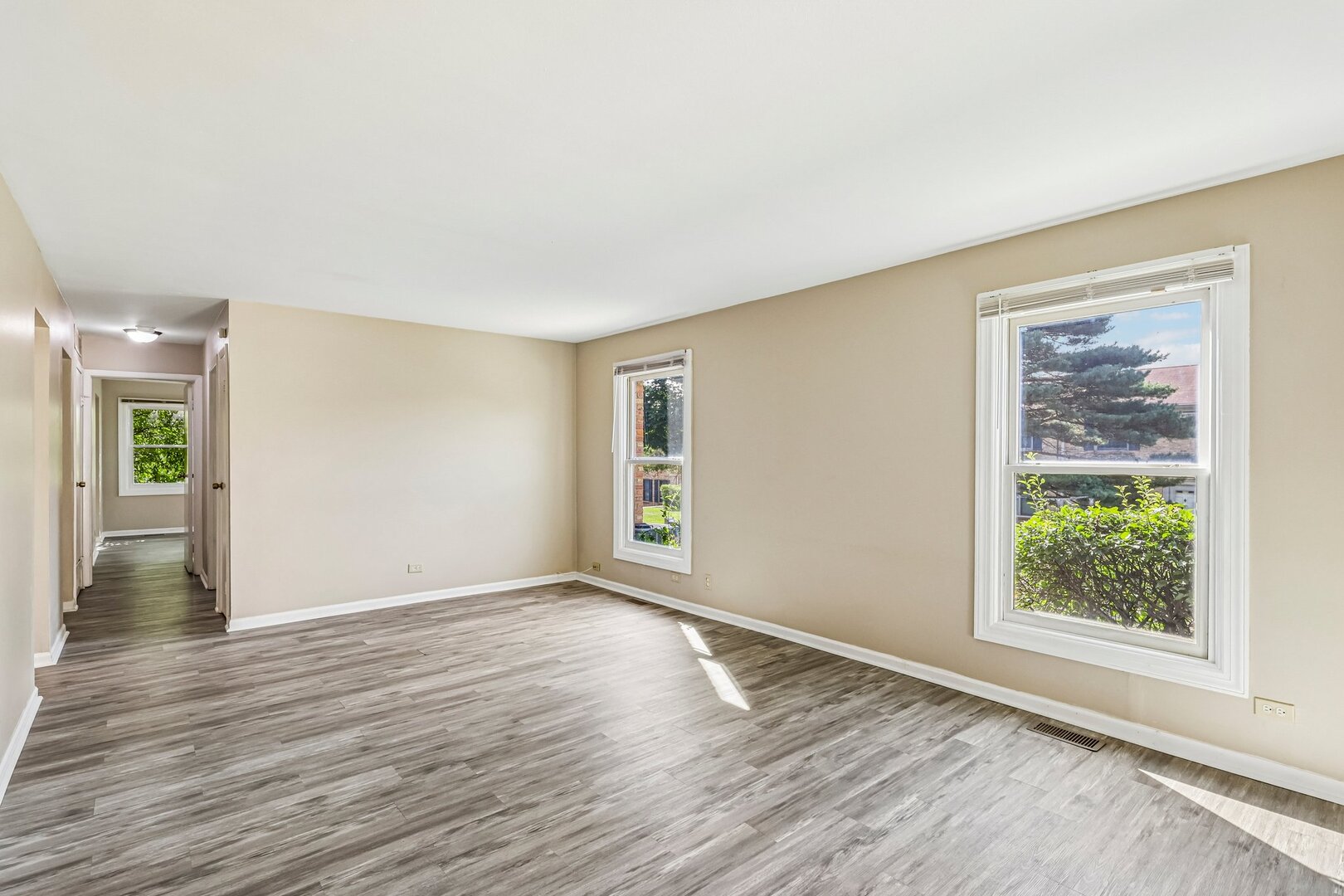 1760 Bristol Walk B Property Photo 5