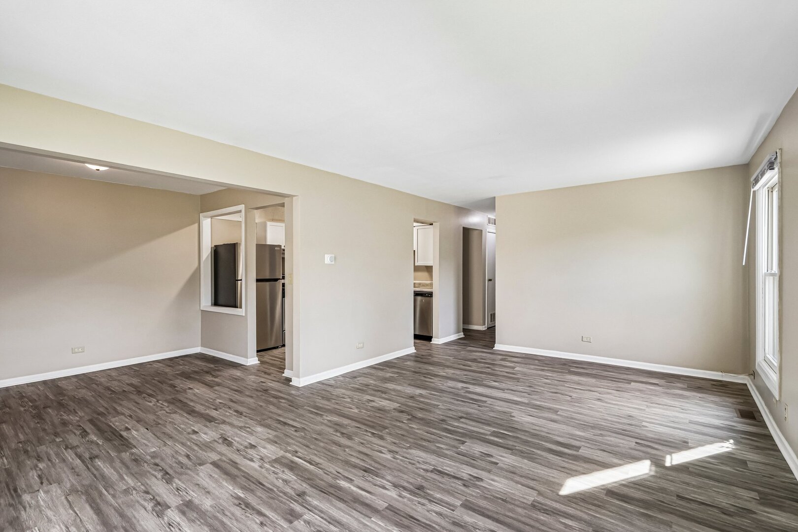 1760 Bristol Walk B Property Photo 6