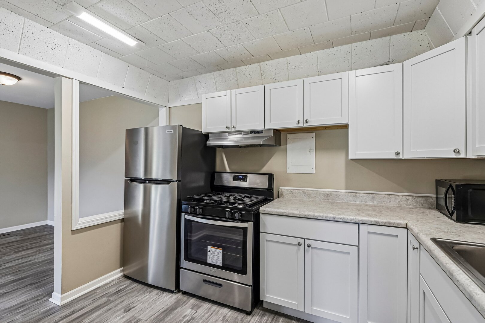 1760 Bristol Walk B Property Photo 8