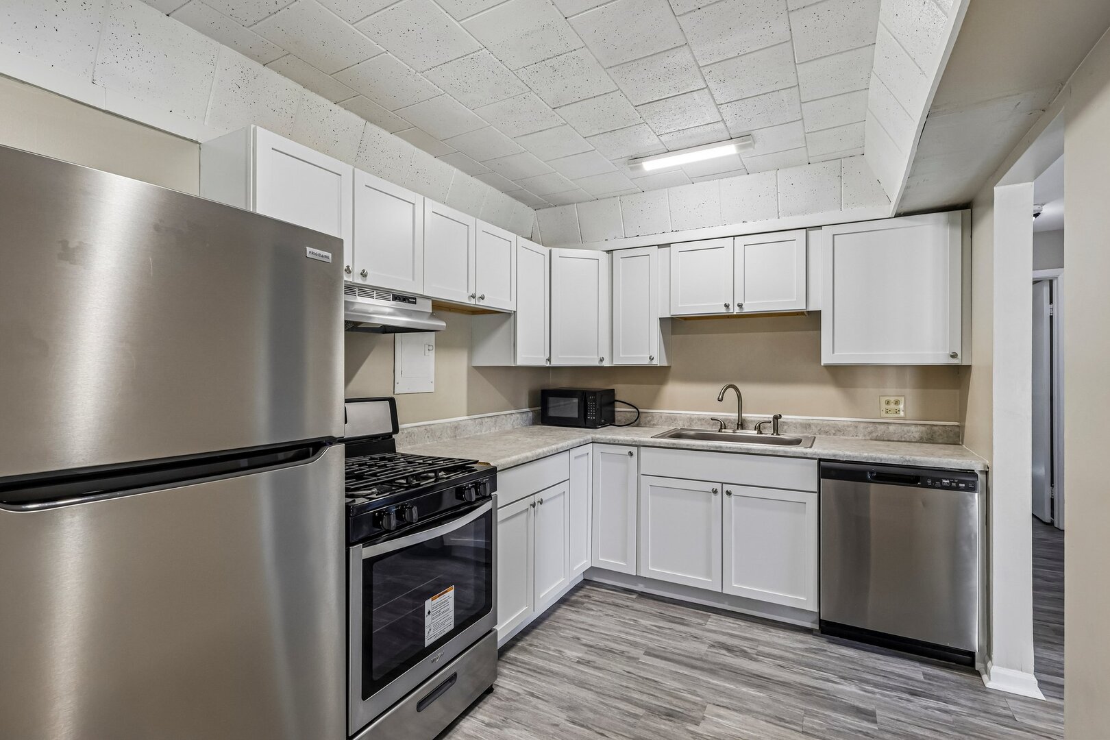 1760 Bristol Walk B Property Photo 9