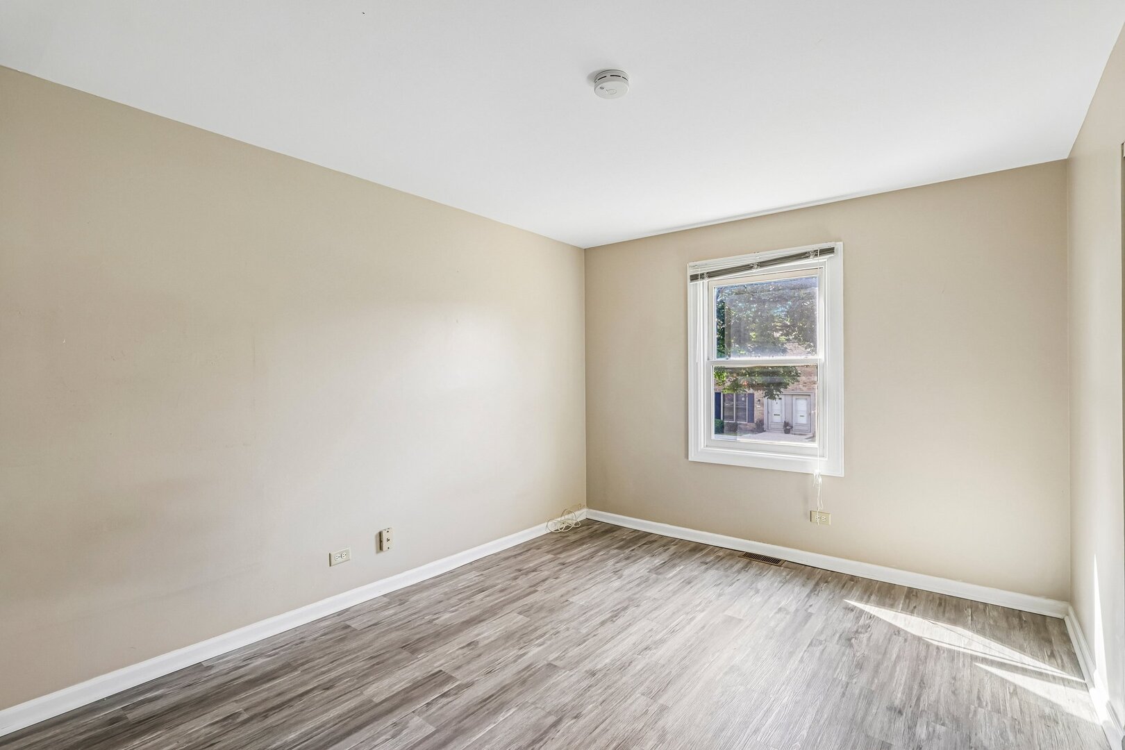 1760 Bristol Walk B Property Photo 10