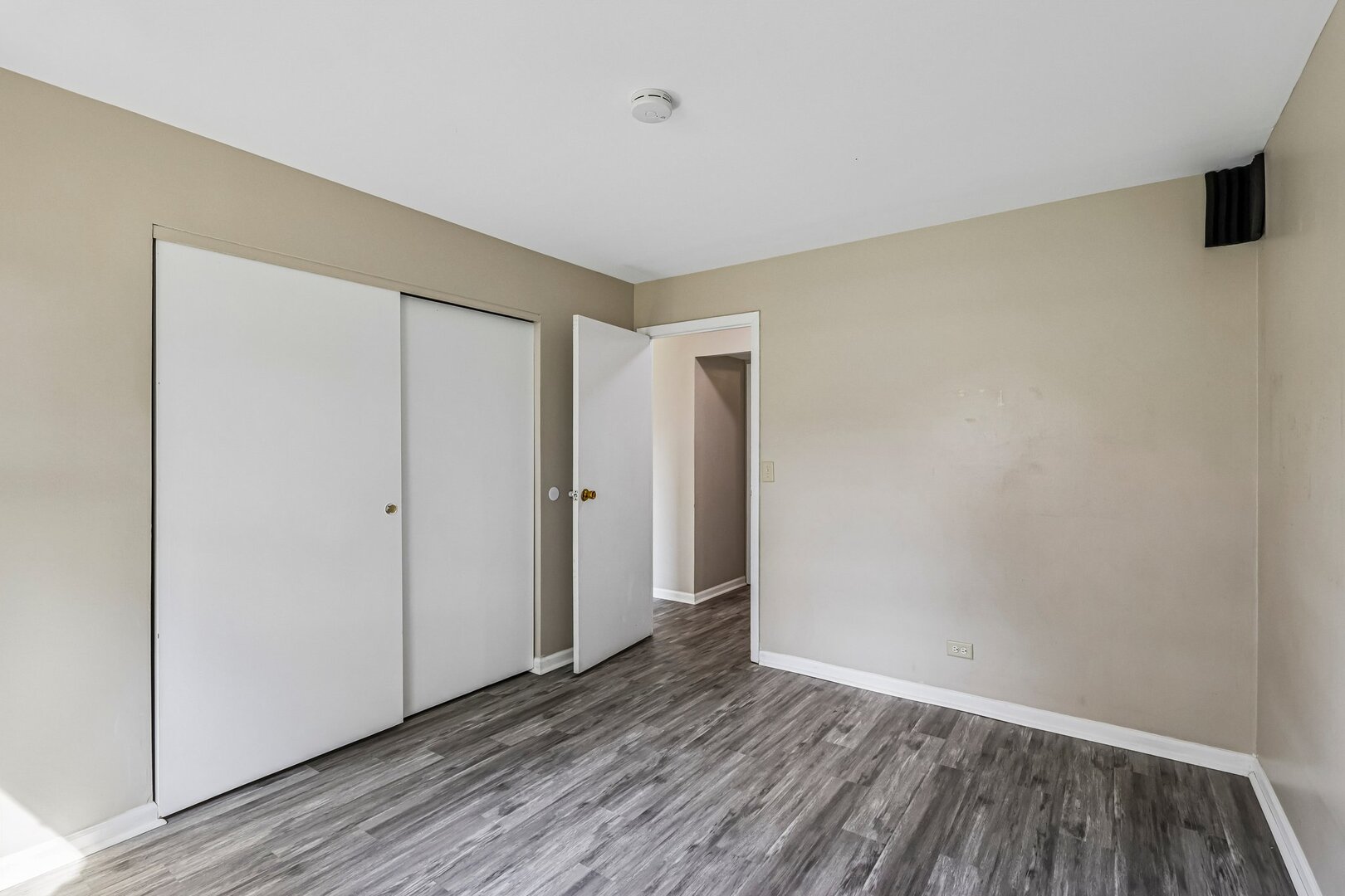 1760 Bristol Walk B Property Photo 11