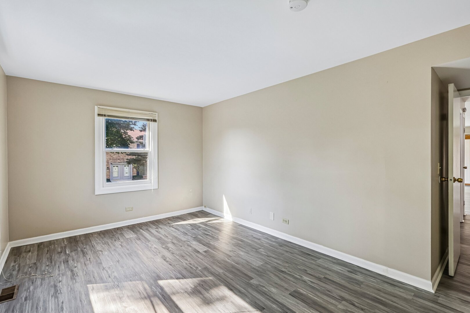 1760 Bristol Walk B Property Photo 15