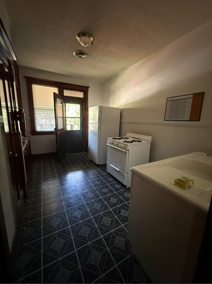494 S Chicago Avenue 2n Property Photo 12