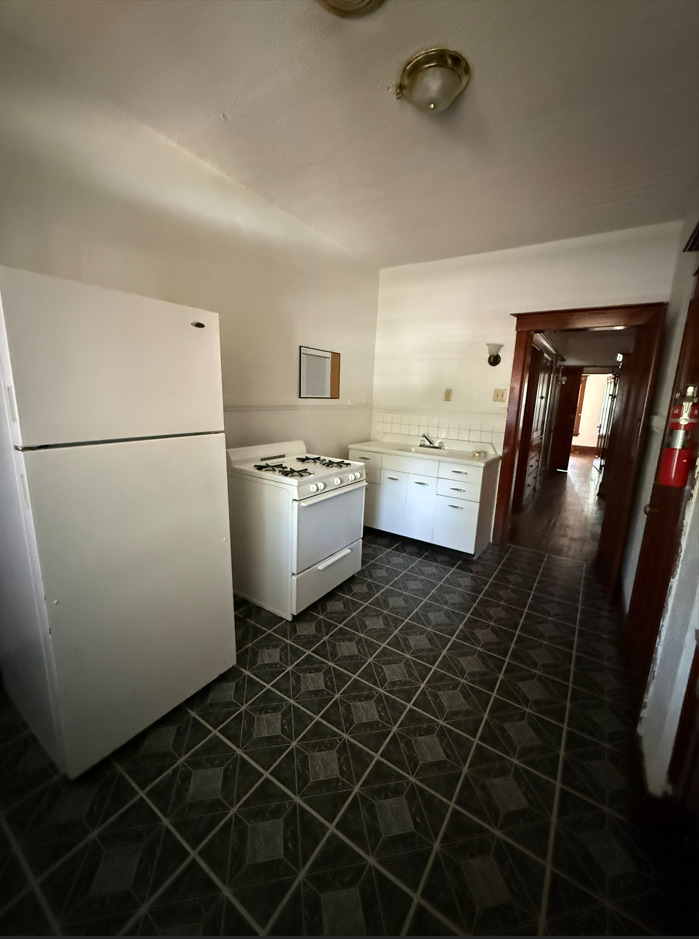 494 S Chicago Avenue 2n Property Photo 13