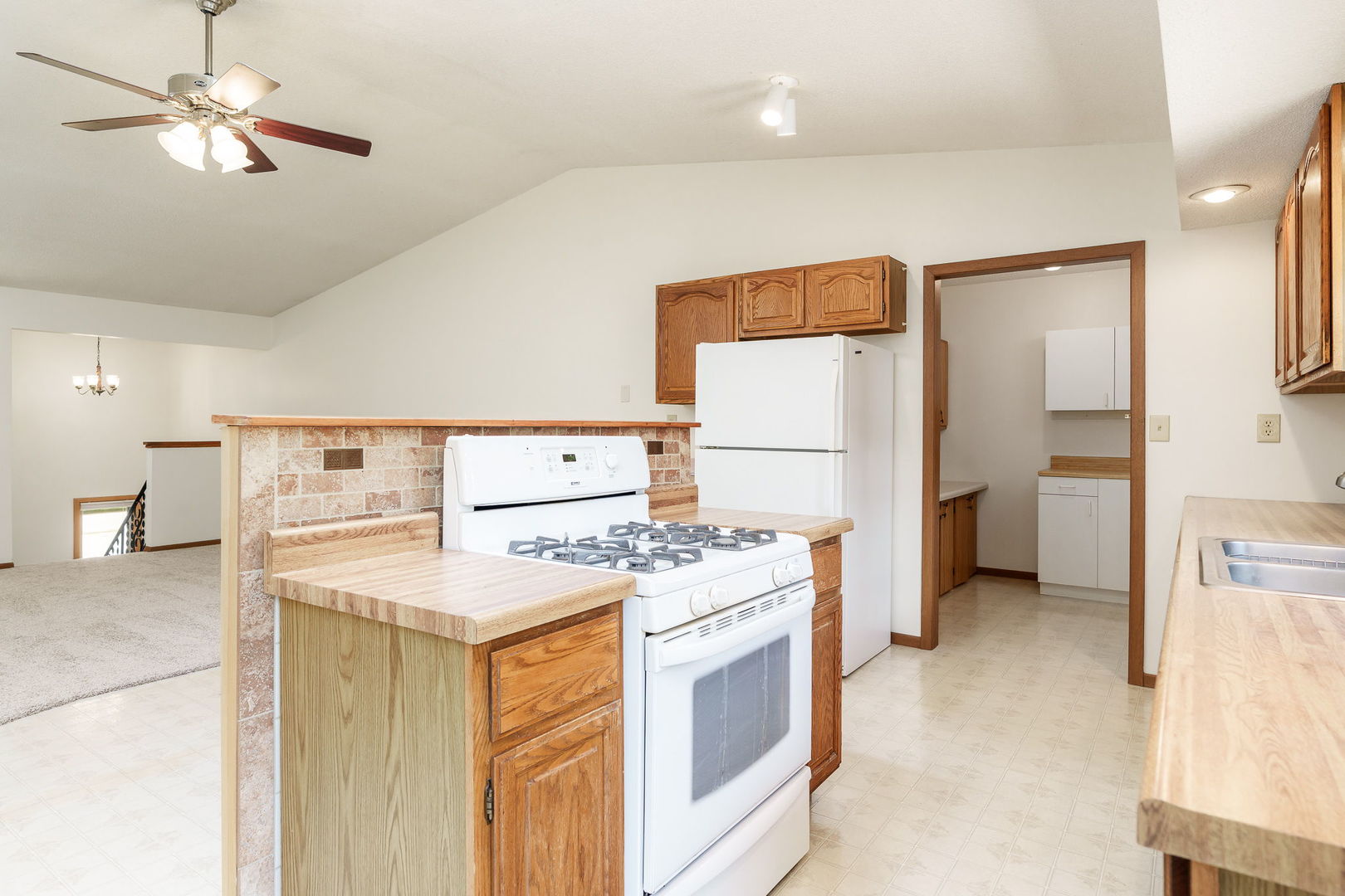 2379 Circle Drive Property Photo 4