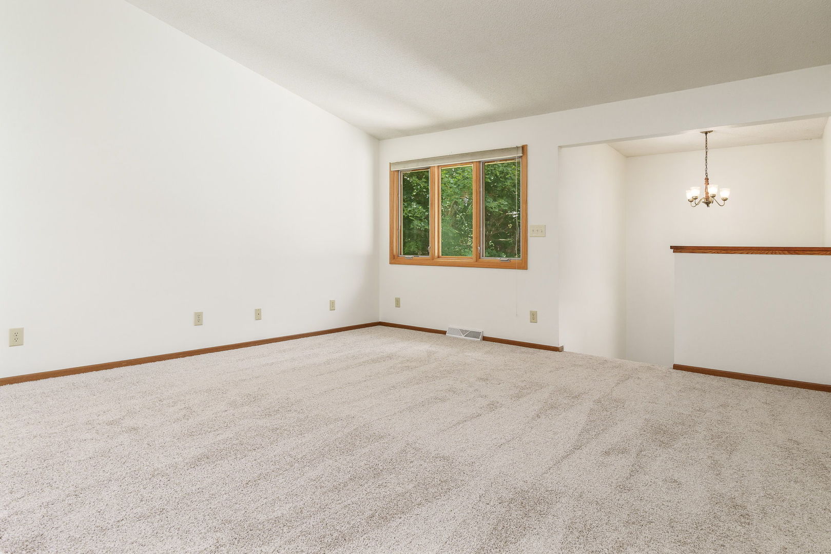 2379 Circle Drive Property Photo 8