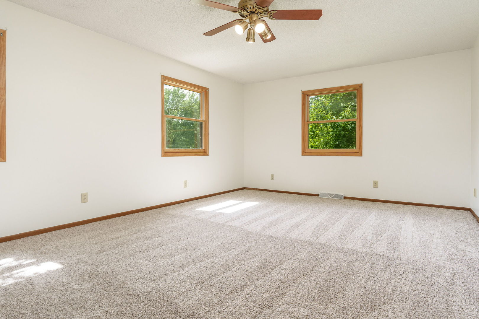 2379 Circle Drive Property Photo 9
