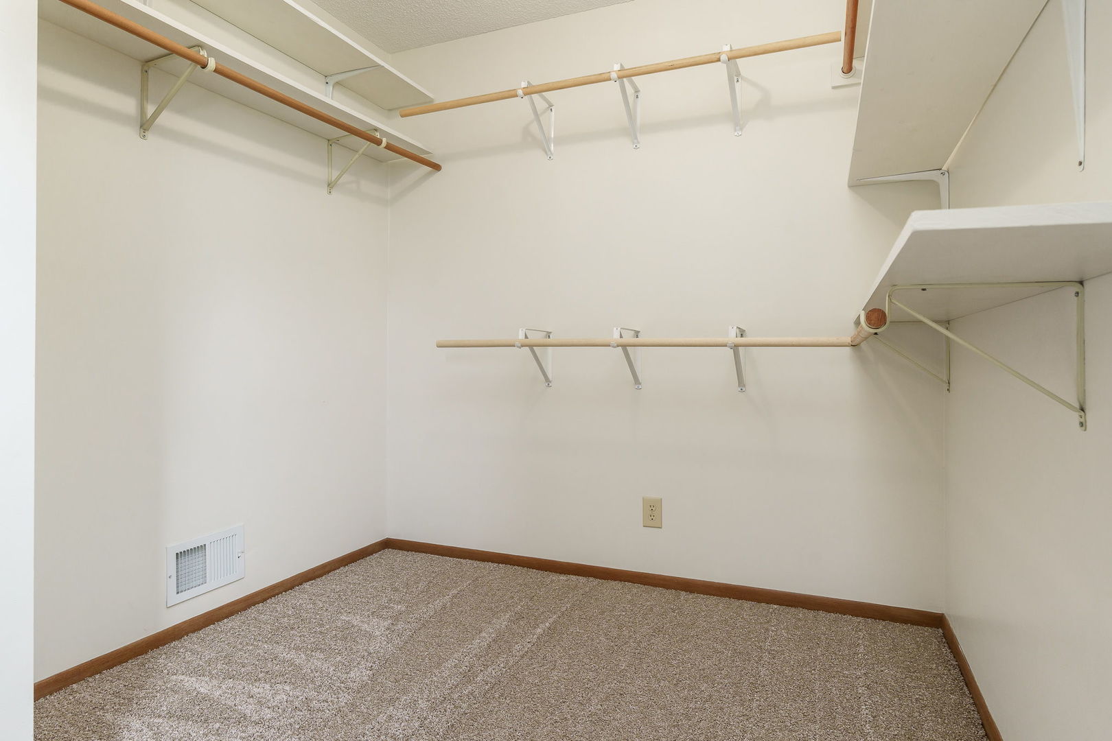 2379 Circle Drive Property Photo 11