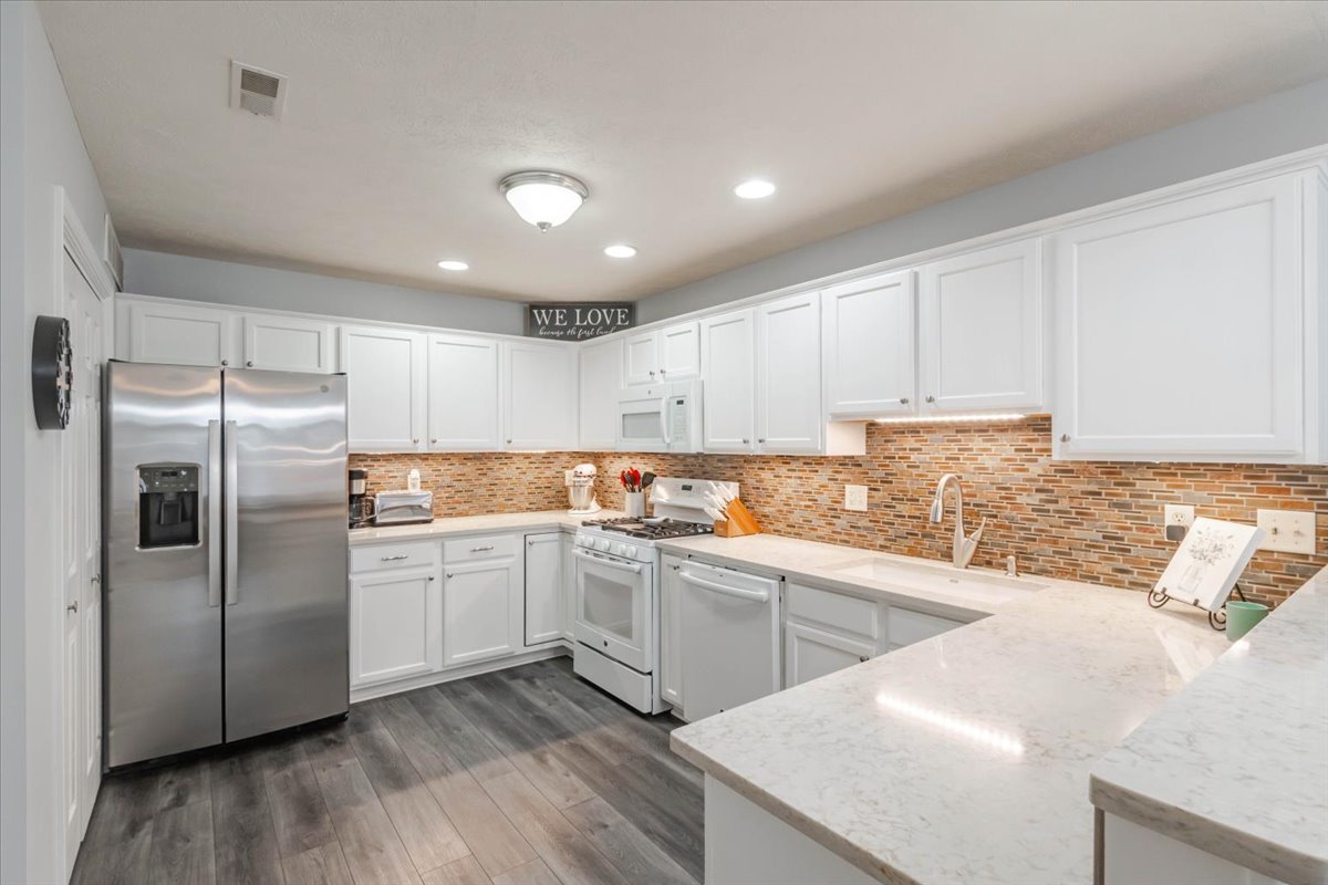 3711 Wine Way Property Photo 4